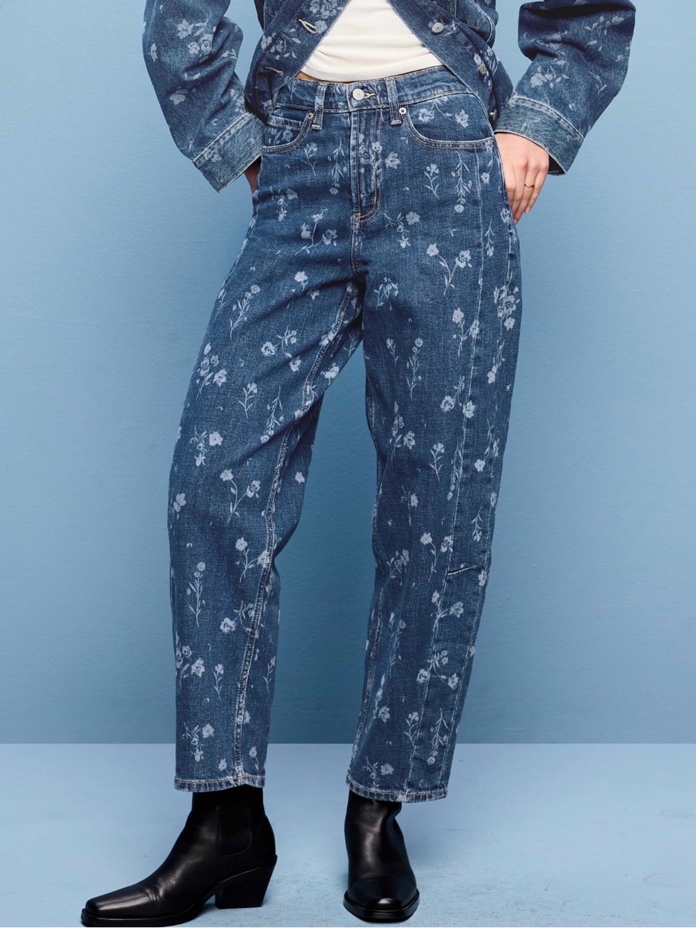 Old Navy Blue Floral-Print high waisted baggy barrel ankle Jeans